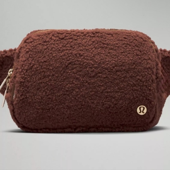 Lululemon Everywhere Belt Bag Large Brown Fuzzy Fleece - Picture 1 of 7